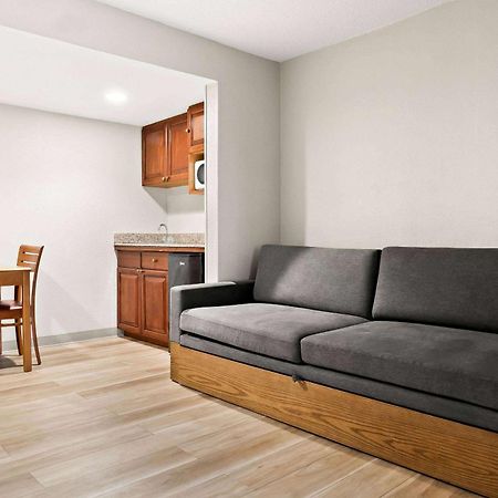 Days Inn & Suites By Wyndham Warren Εξωτερικό φωτογραφία