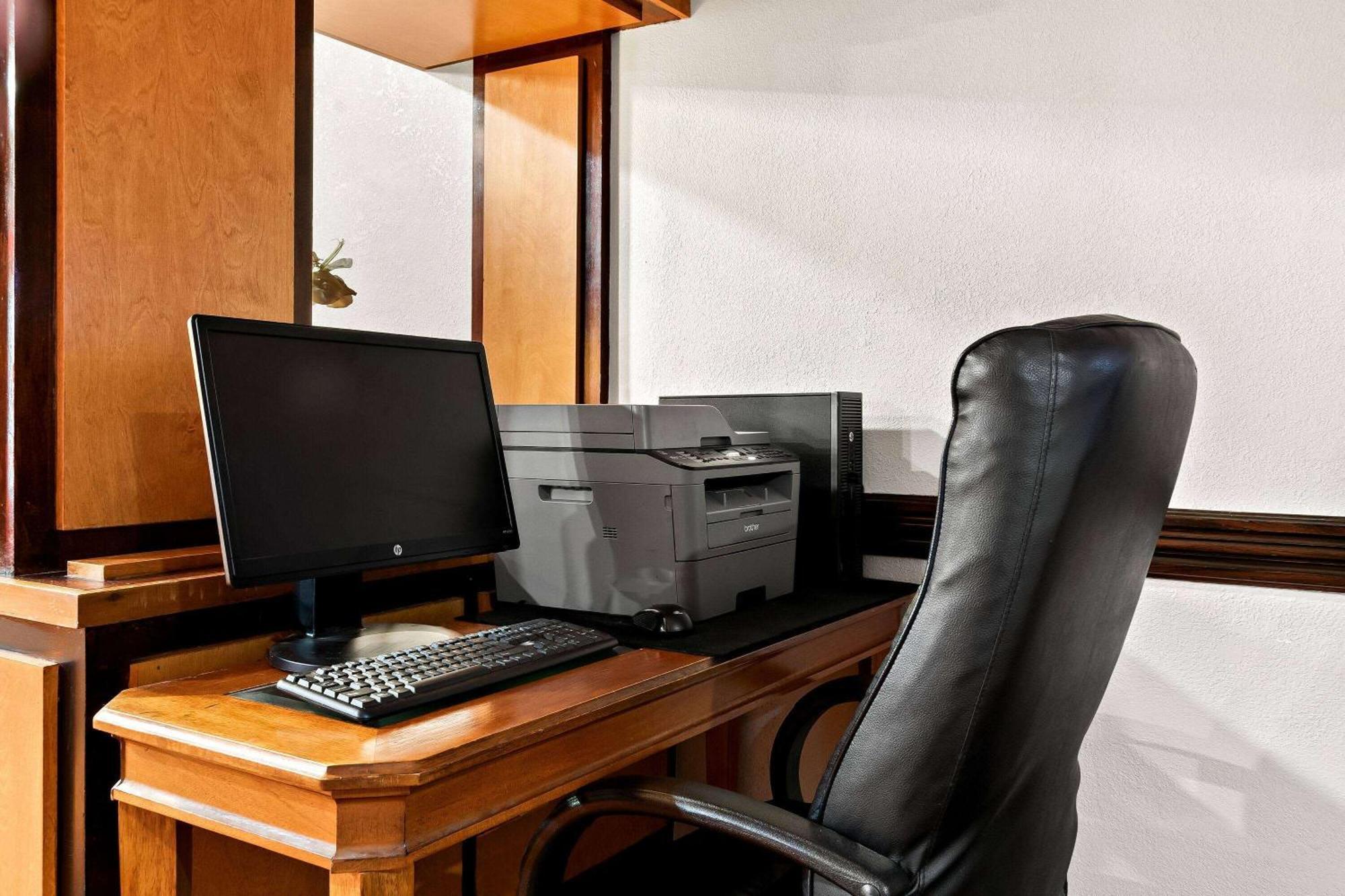 Days Inn & Suites By Wyndham Warren Εξωτερικό φωτογραφία