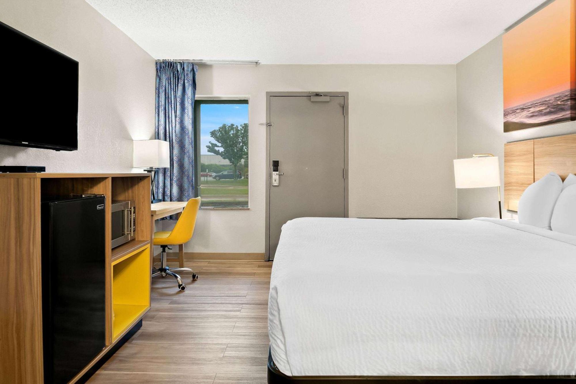 Days Inn & Suites By Wyndham Warren Εξωτερικό φωτογραφία