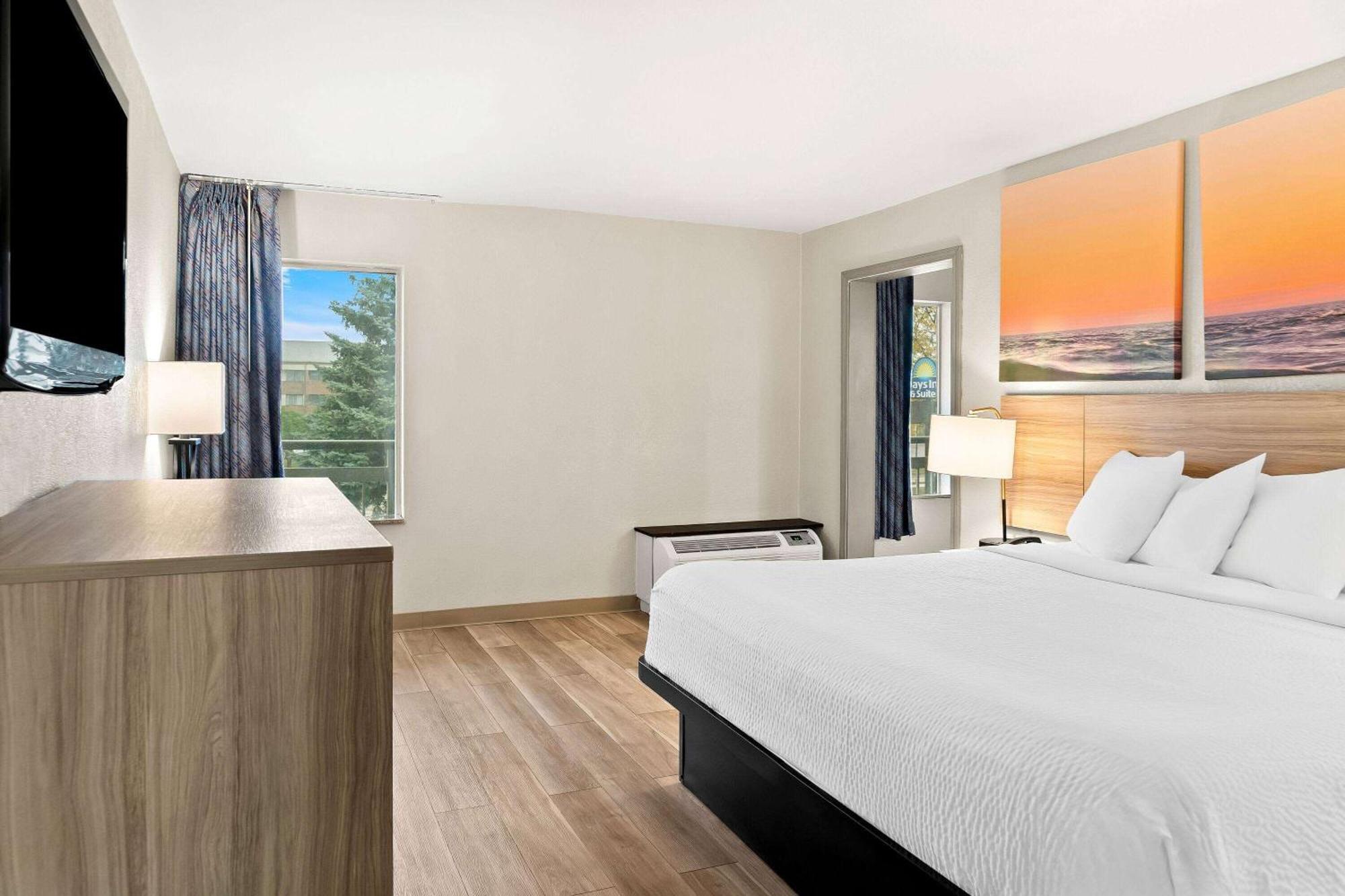 Days Inn & Suites By Wyndham Warren Εξωτερικό φωτογραφία