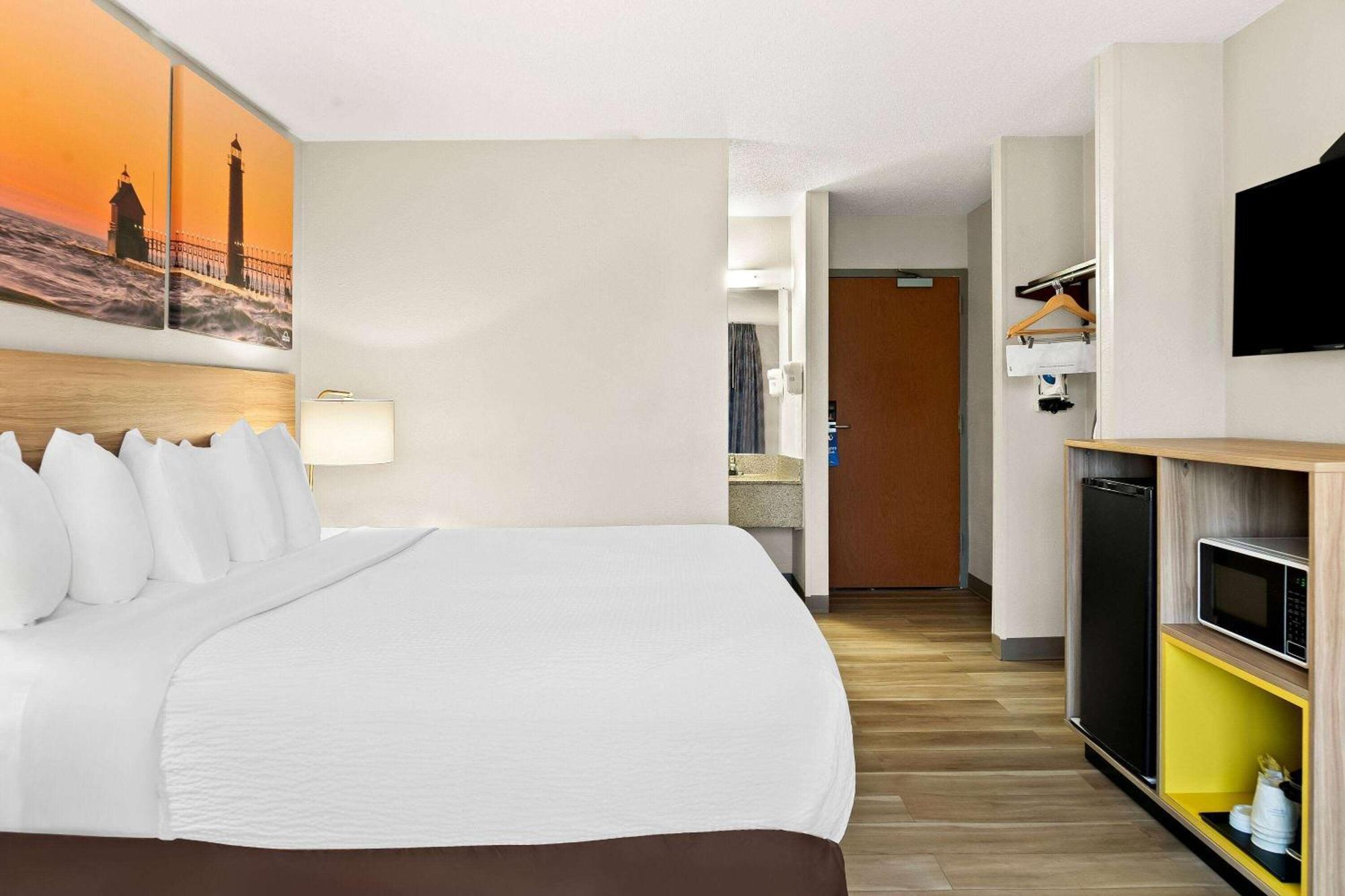 Days Inn & Suites By Wyndham Warren Εξωτερικό φωτογραφία