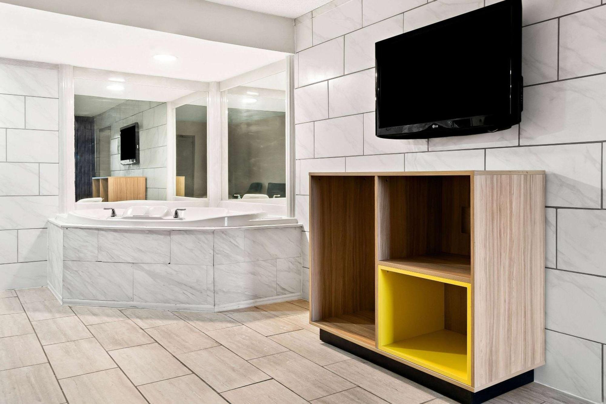 Days Inn & Suites By Wyndham Warren Εξωτερικό φωτογραφία