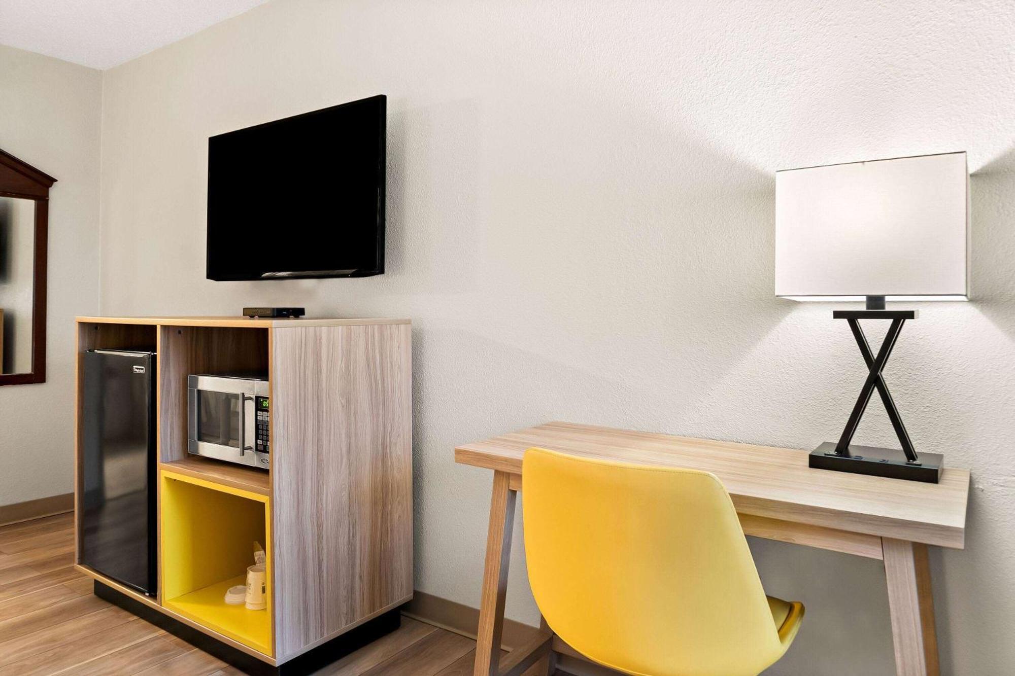Days Inn & Suites By Wyndham Warren Εξωτερικό φωτογραφία