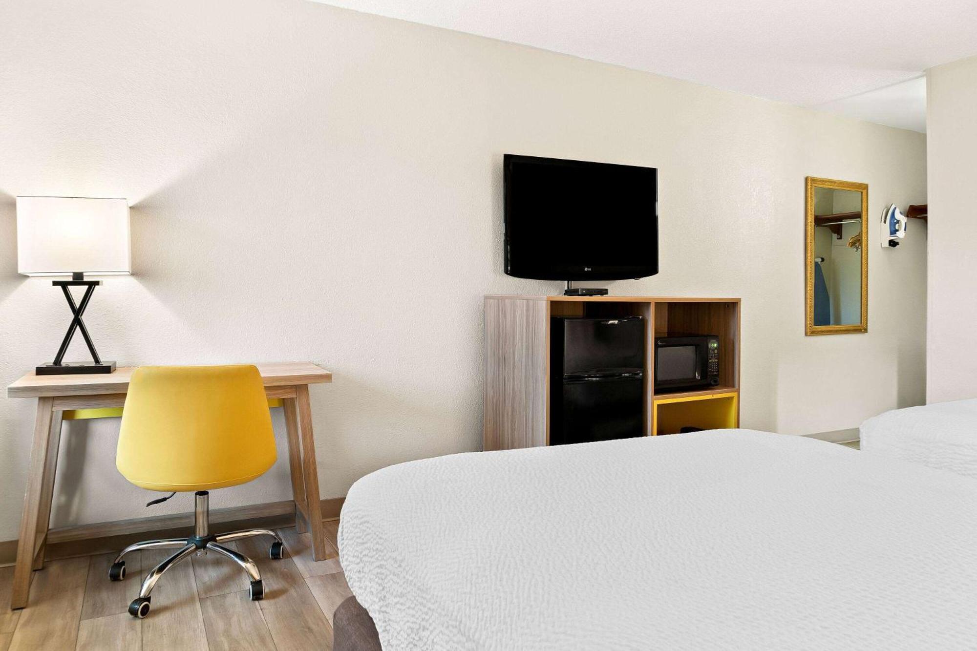 Days Inn & Suites By Wyndham Warren Εξωτερικό φωτογραφία