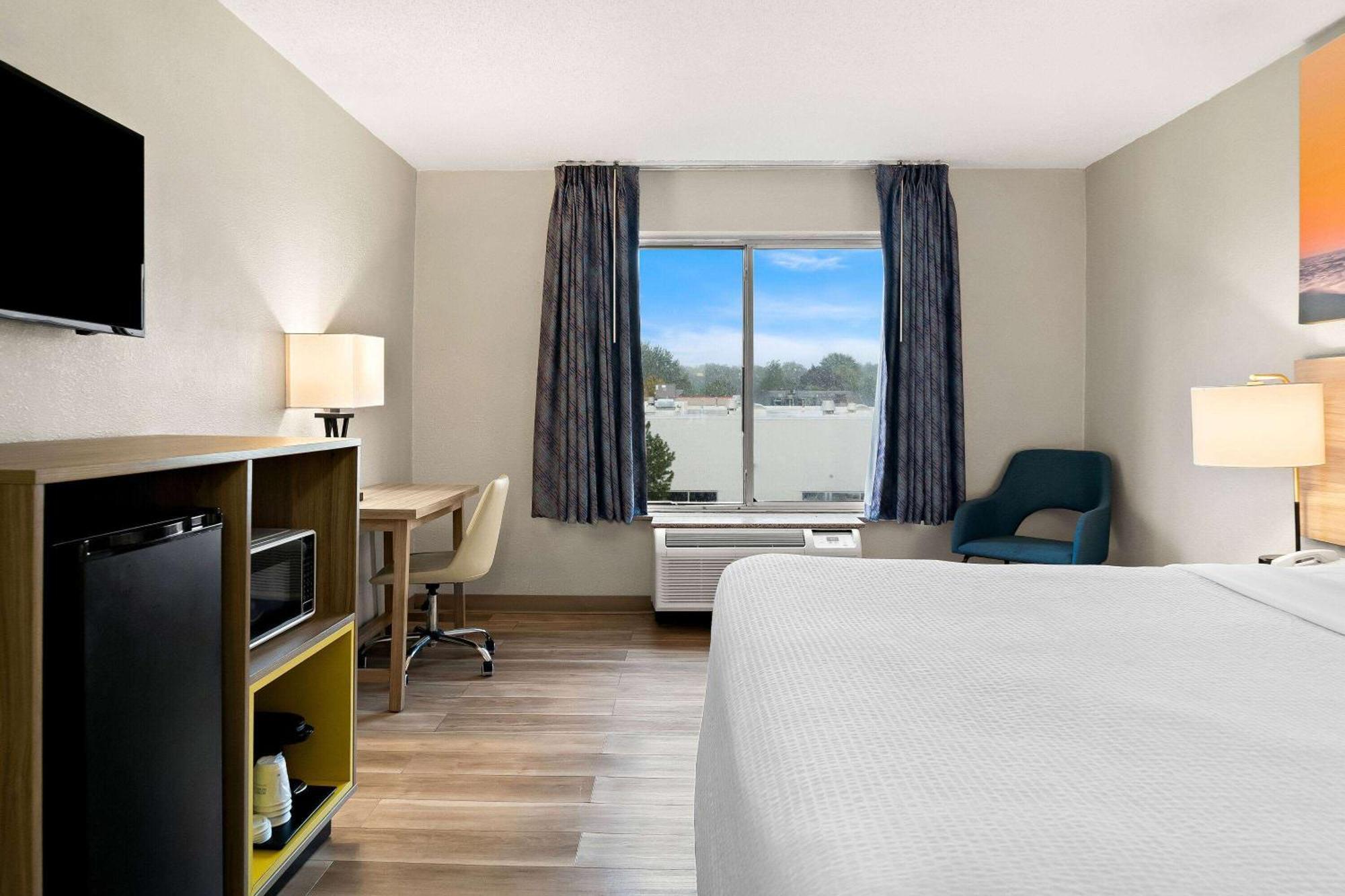 Days Inn & Suites By Wyndham Warren Εξωτερικό φωτογραφία