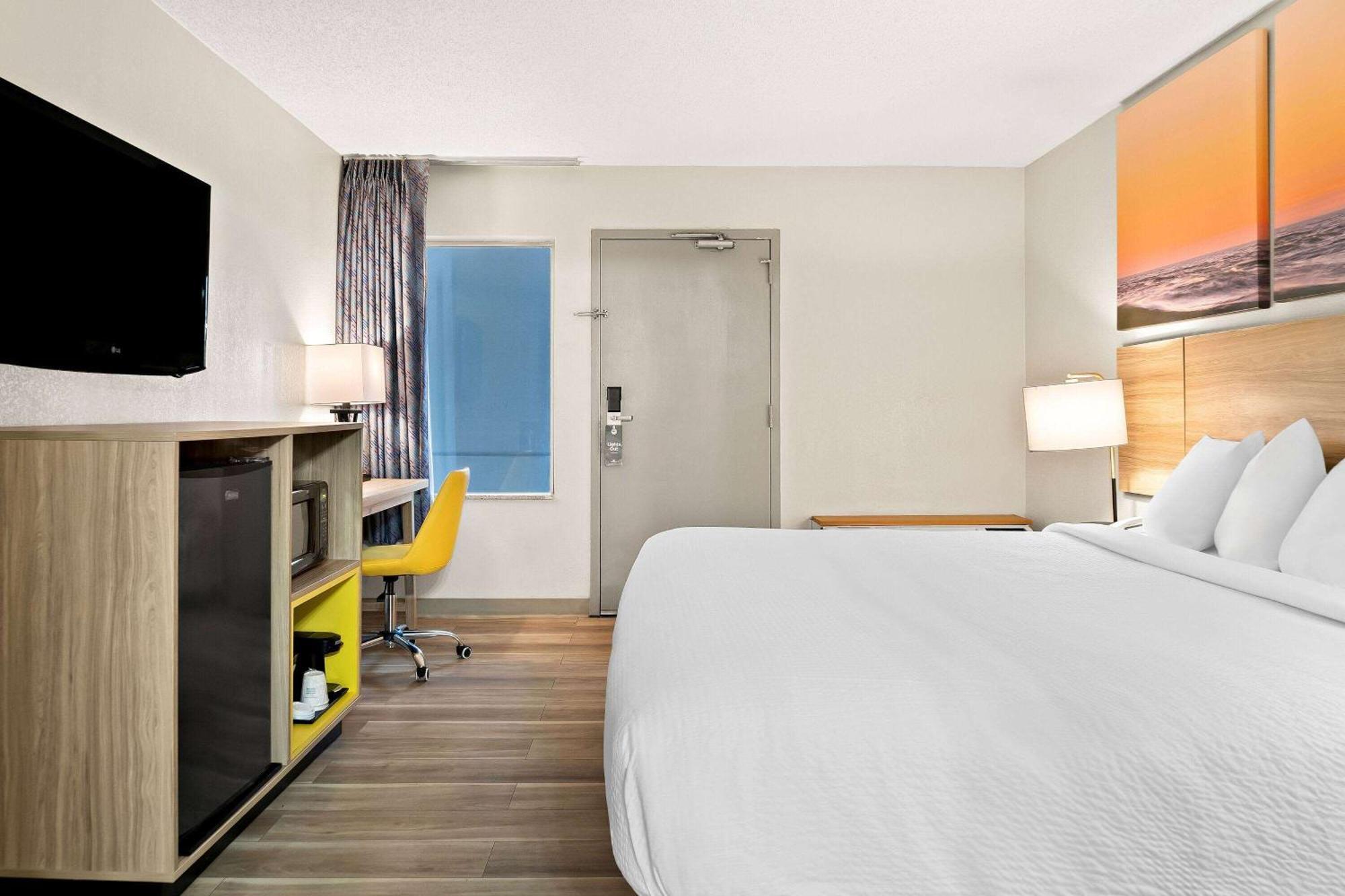 Days Inn & Suites By Wyndham Warren Εξωτερικό φωτογραφία