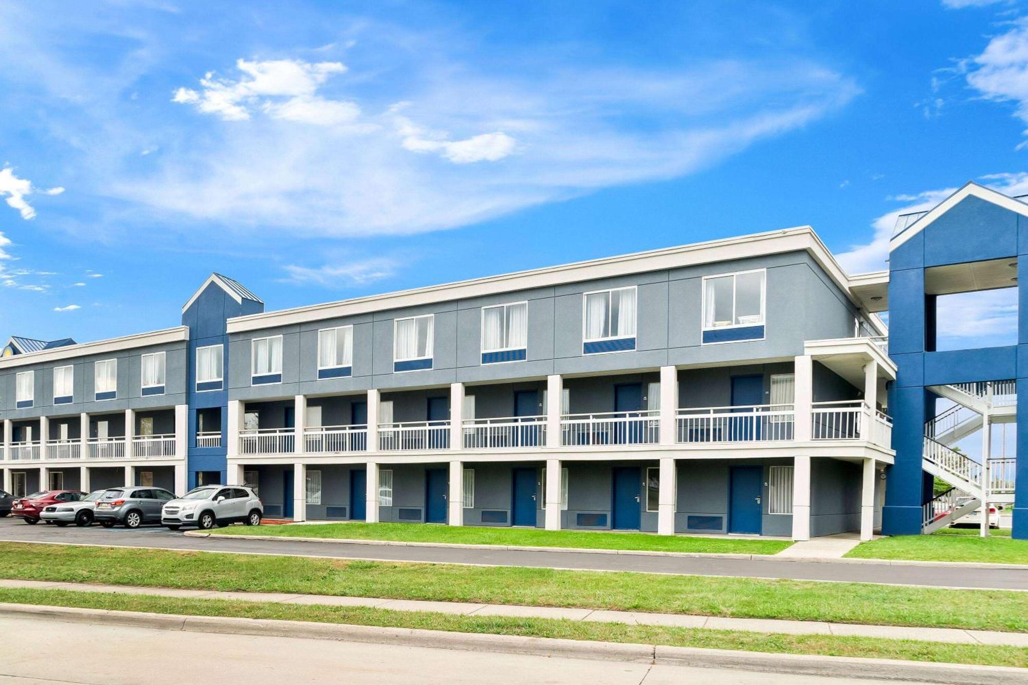 Days Inn & Suites By Wyndham Warren Εξωτερικό φωτογραφία